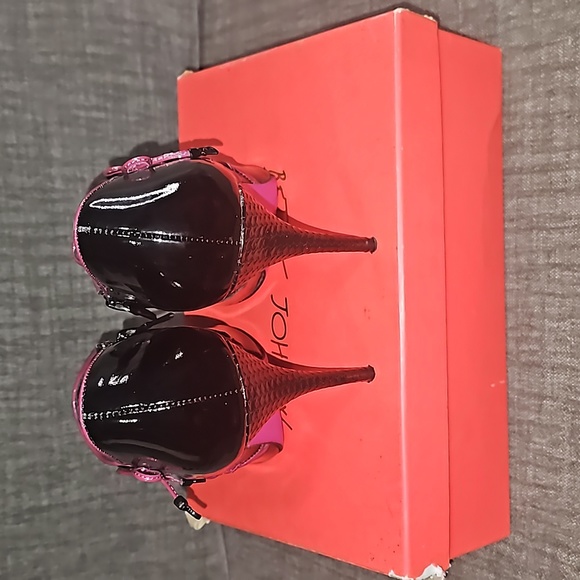 Betsey Johnson Black Patent Leather Pink Bows Spike High Heels Booties - Picture 3 of 5